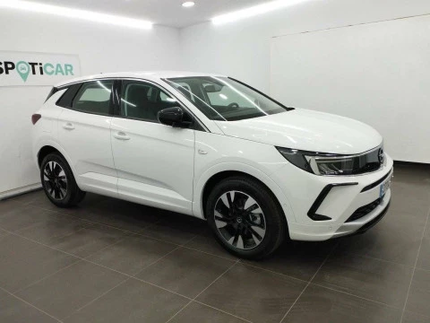 Opel Grandland 1.2 Turbo Design & Tech