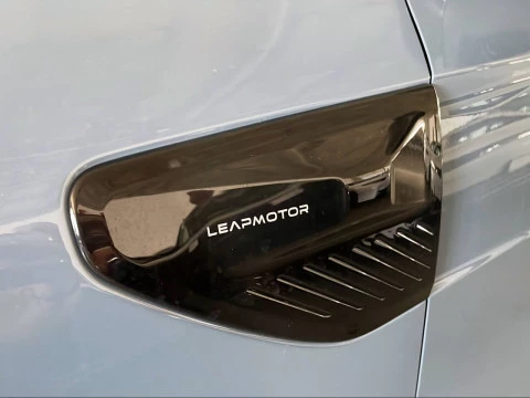 Leapmotor B10 B10 REEV 18.8 kWh Design Auto