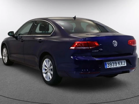 Volkswagen PASSAT 1.6 TDI 88KW DSG ADVANCE 4P