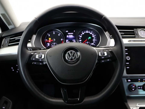 Volkswagen PASSAT 1.6 TDI 88KW DSG ADVANCE 4P