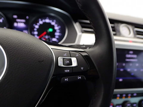 Volkswagen PASSAT 1.6 TDI 88KW DSG ADVANCE 4P