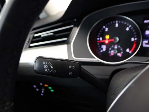 Volkswagen PASSAT 1.6 TDI 88KW DSG ADVANCE 4P