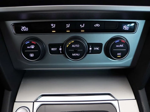 Volkswagen PASSAT 1.6 TDI 88KW DSG ADVANCE 4P