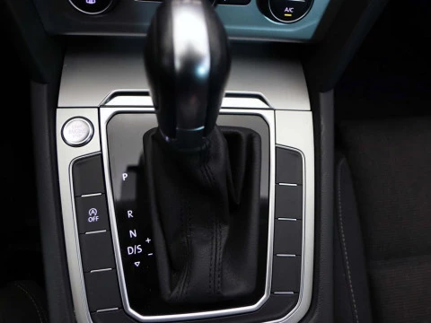 Volkswagen PASSAT 1.6 TDI 88KW DSG ADVANCE 4P