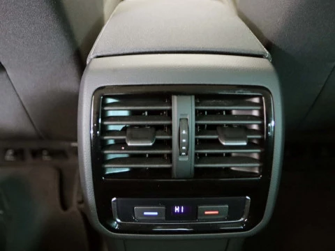 Volkswagen PASSAT 1.6 TDI 88KW DSG ADVANCE 4P