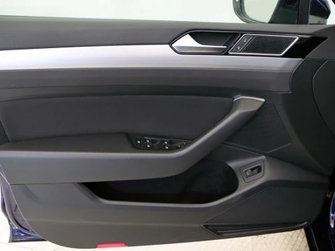 Volkswagen PASSAT 1.6 TDI 88KW DSG ADVANCE 4P