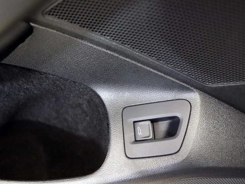 Volkswagen PASSAT 1.6 TDI 88KW DSG ADVANCE 4P