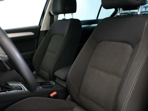 Volkswagen PASSAT 1.6 TDI 88KW DSG ADVANCE 4P