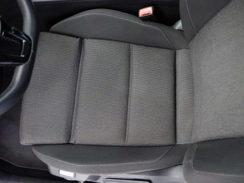 Volkswagen PASSAT 1.6 TDI 88KW DSG ADVANCE 4P