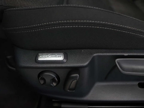 Volkswagen PASSAT 1.6 TDI 88KW DSG ADVANCE 4P