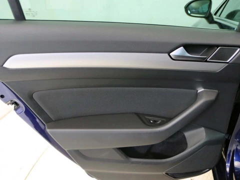 Volkswagen PASSAT 1.6 TDI 88KW DSG ADVANCE 4P