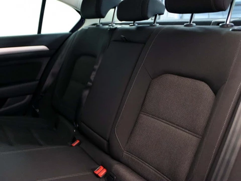 Volkswagen PASSAT 1.6 TDI 88KW DSG ADVANCE 4P