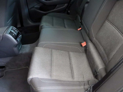 Volkswagen PASSAT 1.6 TDI 88KW DSG ADVANCE 4P