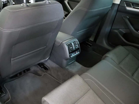 Volkswagen PASSAT 1.6 TDI 88KW DSG ADVANCE 4P