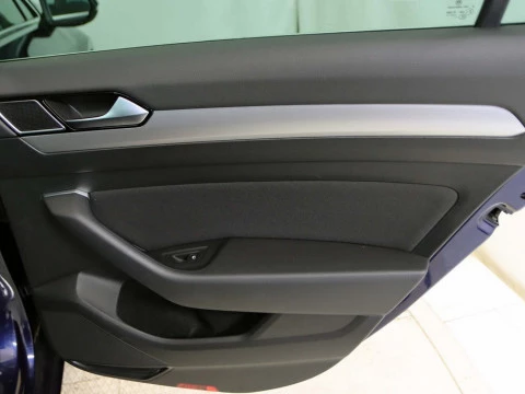 Volkswagen PASSAT 1.6 TDI 88KW DSG ADVANCE 4P