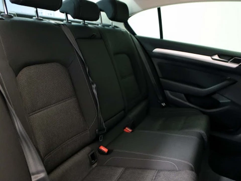 Volkswagen PASSAT 1.6 TDI 88KW DSG ADVANCE 4P