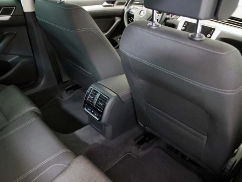 Volkswagen PASSAT 1.6 TDI 88KW DSG ADVANCE 4P