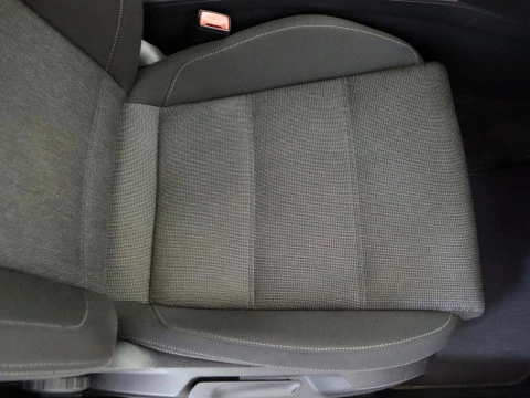 Volkswagen PASSAT 1.6 TDI 88KW DSG ADVANCE 4P