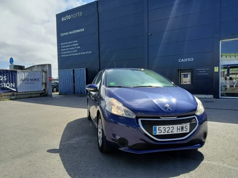 Peugeot 208 1.2 VTI 82CV STYLE 5P Peugeot 208 1.2 VTI 82CV STYLE 5P