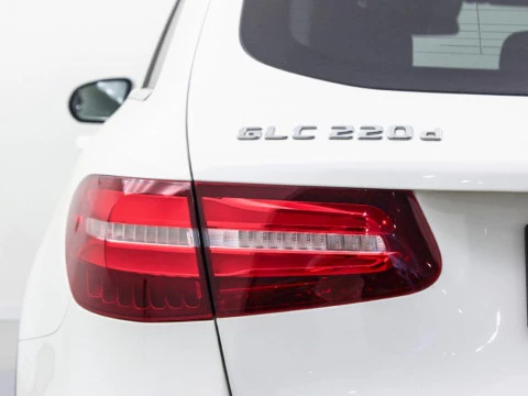 Mercedes-Benz Clase GLC GLC 220 D 4MATIC AUTO 170 5P