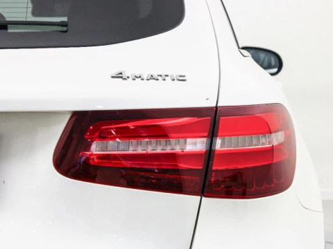 Mercedes-Benz Clase GLC GLC 220 D 4MATIC AUTO 170 5P