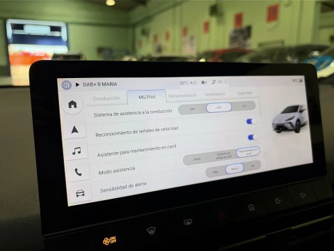 MG4 64kWh Luxury 150 kW (204 CV)