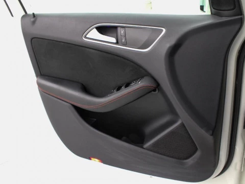 Mercedes-Benz Clase B B 200 D SPORT AMG 136 5P