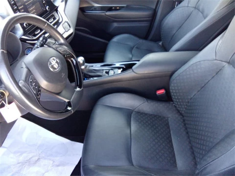 Toyota C-HR 5P ADVANCE 180H e-CVT