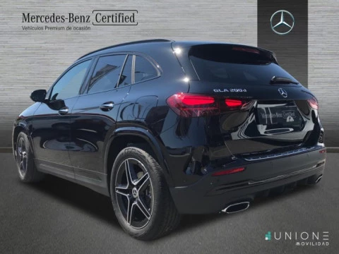 Mercedes-Benz GLA  200 d