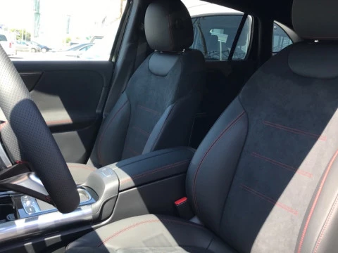 Mercedes-Benz GLA  200 d