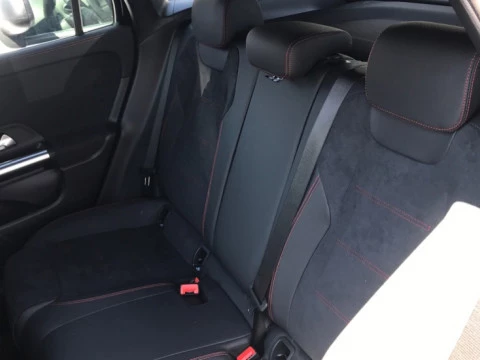 Mercedes-Benz GLA  200 d