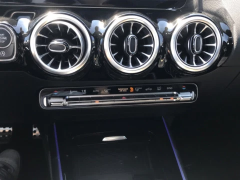 Mercedes-Benz GLA  200 d