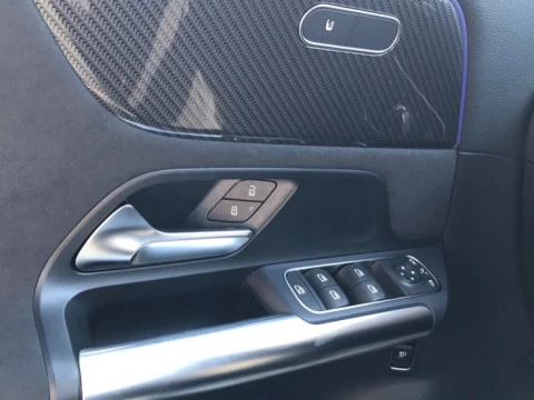 Mercedes-Benz GLA  200 d