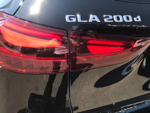 Mercedes-Benz GLA  200 d