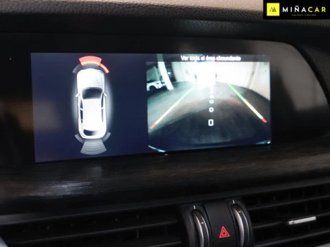 Alfa Romeo Stelvio 2.2 Diesel  RWD 118 kW (160 CV)