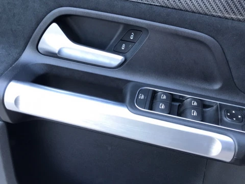 Mercedes-Benz GLB  200 d