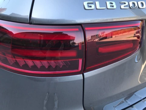 Mercedes-Benz GLB  200 d