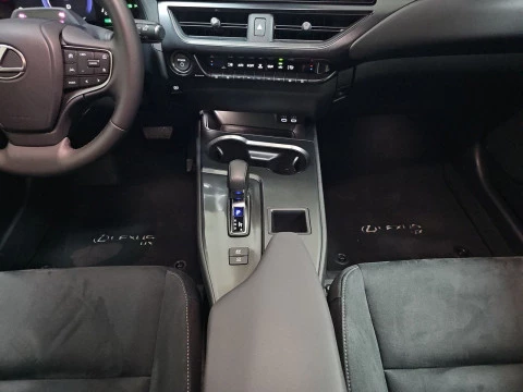 Lexus UX 2.0 300h UX Plus