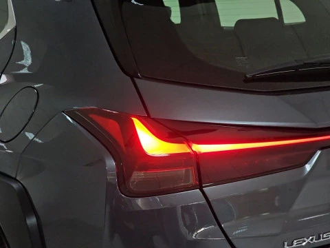 Lexus UX 2.0 300h UX Plus