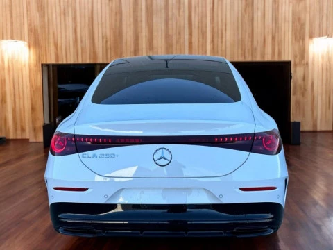 Mercedes-Benz CLA  250+ con tecnologia EQ