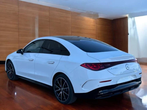Mercedes-Benz CLA  250+ con tecnologia EQ