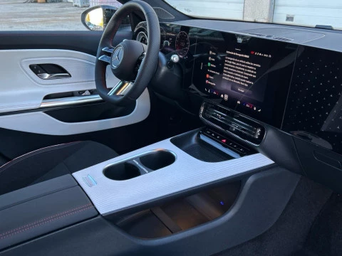 Mercedes-Benz CLA  250+ con tecnologia EQ