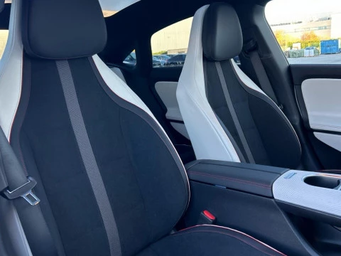 Mercedes-Benz CLA  250+ con tecnologia EQ