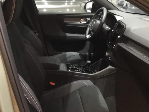 Volvo XC40 XC40 PLUS B3 MILD HYBRID GASOLINA
