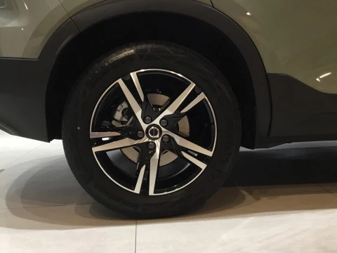 Volvo XC40 XC40 PLUS B3 MILD HYBRID GASOLINA