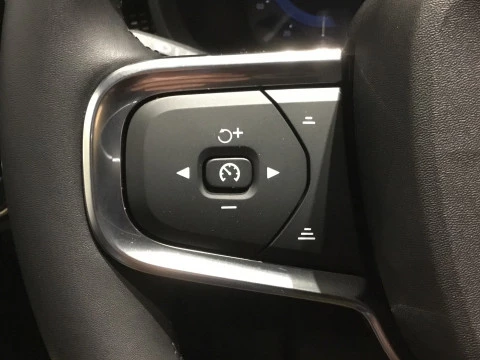 Volvo XC40 XC40 PLUS B3 MILD HYBRID GASOLINA