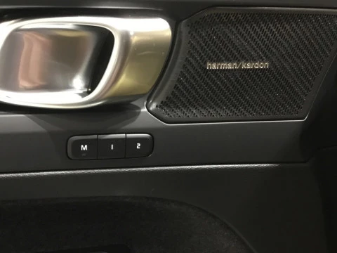 Volvo XC40 XC40 PLUS B3 MILD HYBRID GASOLINA
