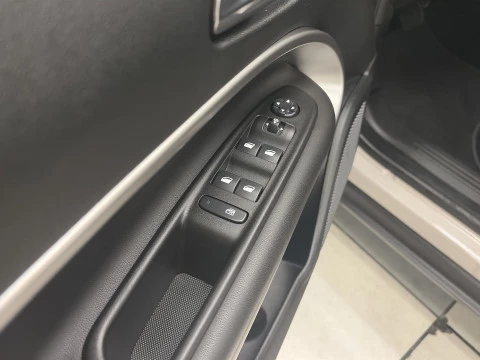Jeep Avenger 1.2 eHybrid Summit 74 kW (100 CV)