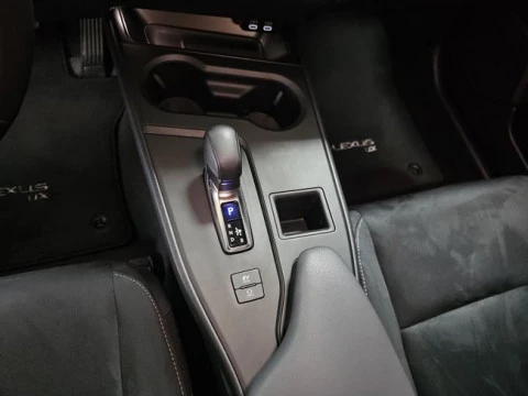 Lexus UX 2.0 300h UX Plus