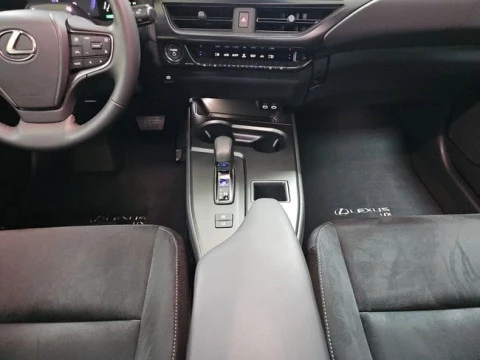 Lexus UX 2.0 300h UX Plus